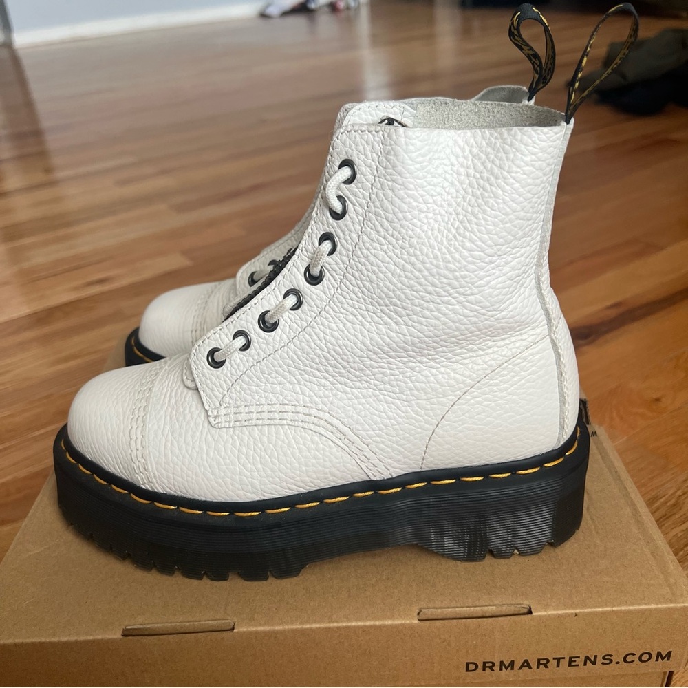 White Doc Sinclair - image 3